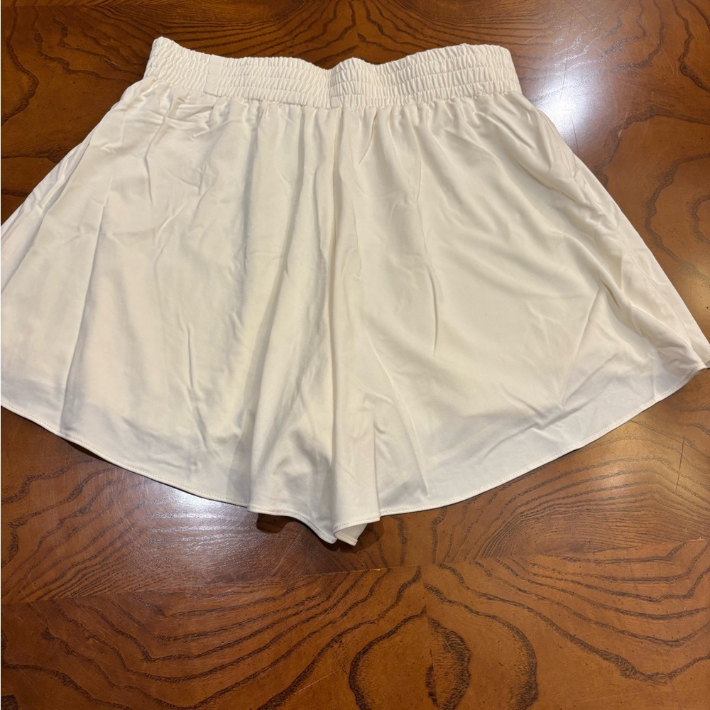 Heartloom Lightweight Breezy Fabric Ivory Relaxed Shorts Small Casual